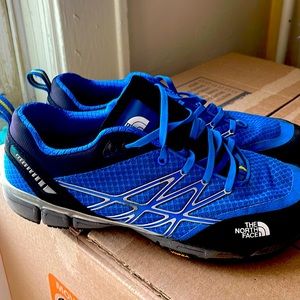 NORTH FACE SNEAKERS SIZE 10